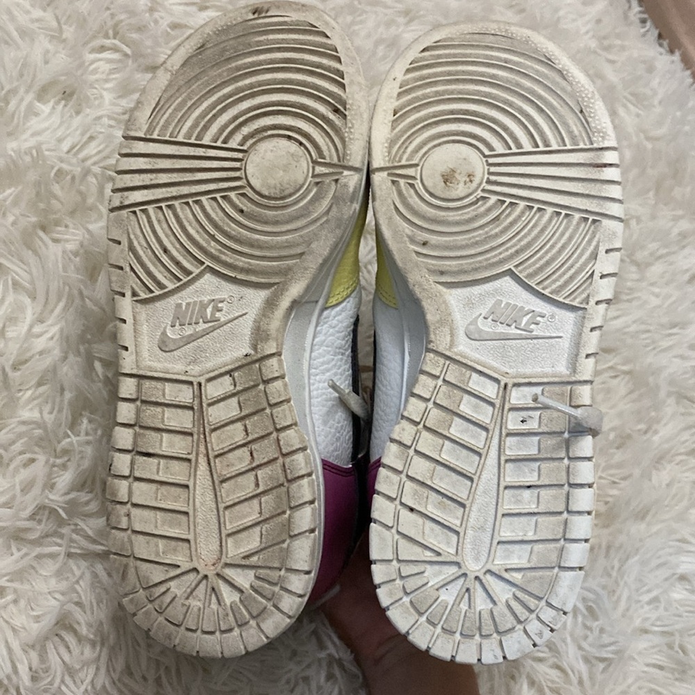 Nikes - Picture 4 of 4